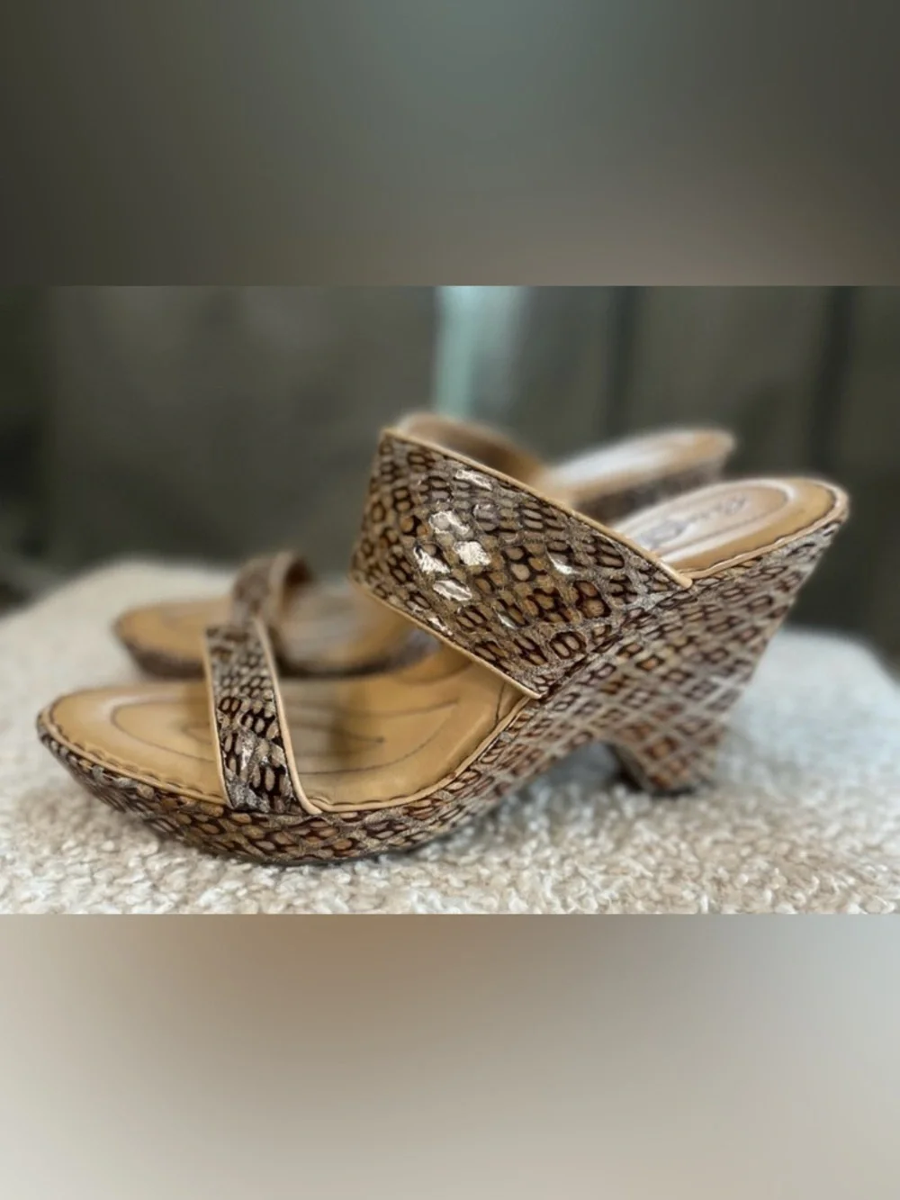 Born Crown Skyler Terra Snake Print Wedge Sandals Sz 8 Beige Brown Leather 4”